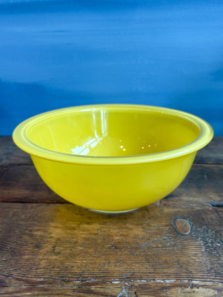 Vintage Pyrex 1980s Primary Colors Clear Bottom Mixing Bowl Set