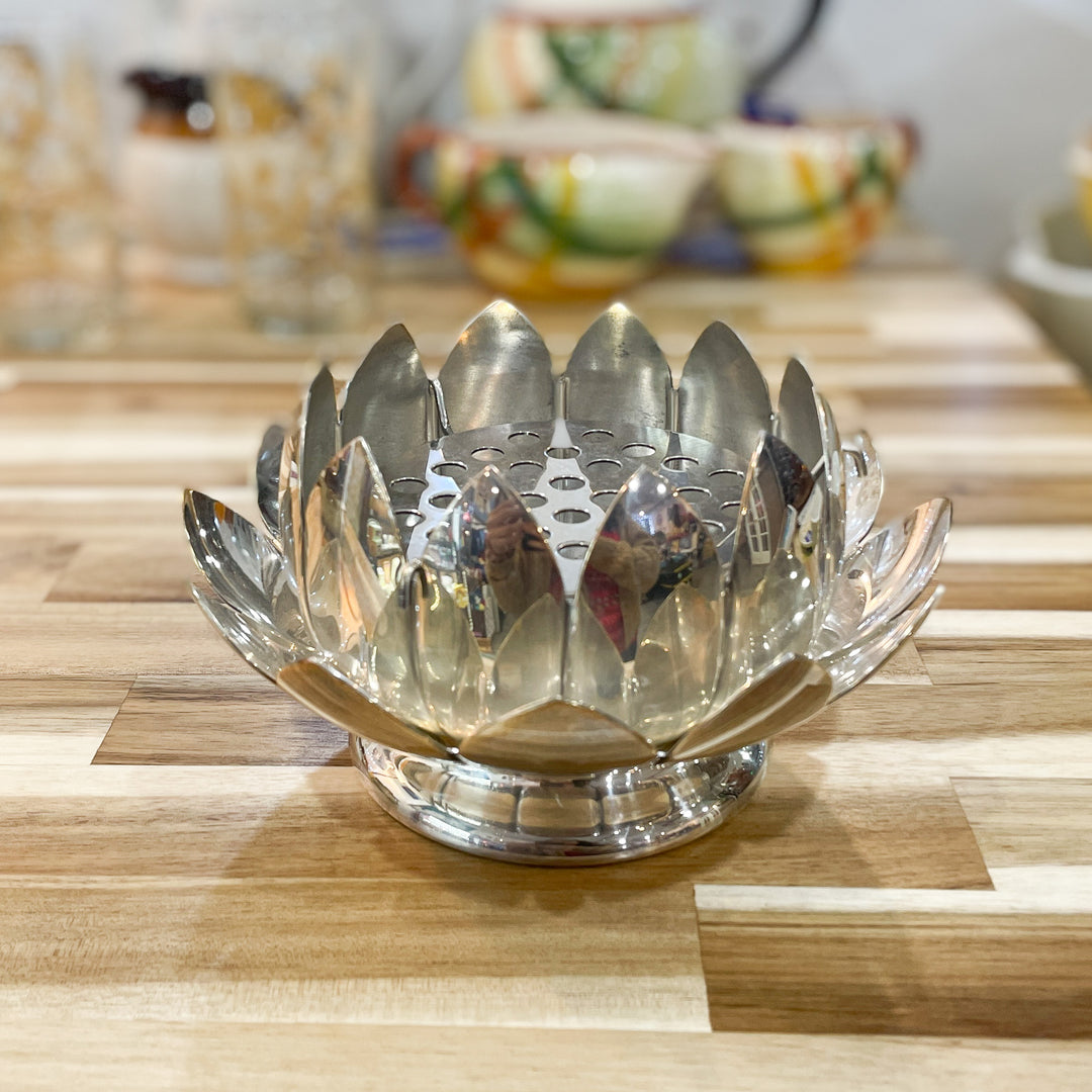 frog lily flower Vintage Mid-Century Reed & Barton Water Lily Flower Frog Silver-Plated  Centerpiece