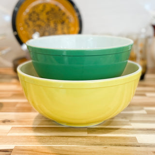 Vintage Pyrex 1940s Primary Colors Mixing Bowls